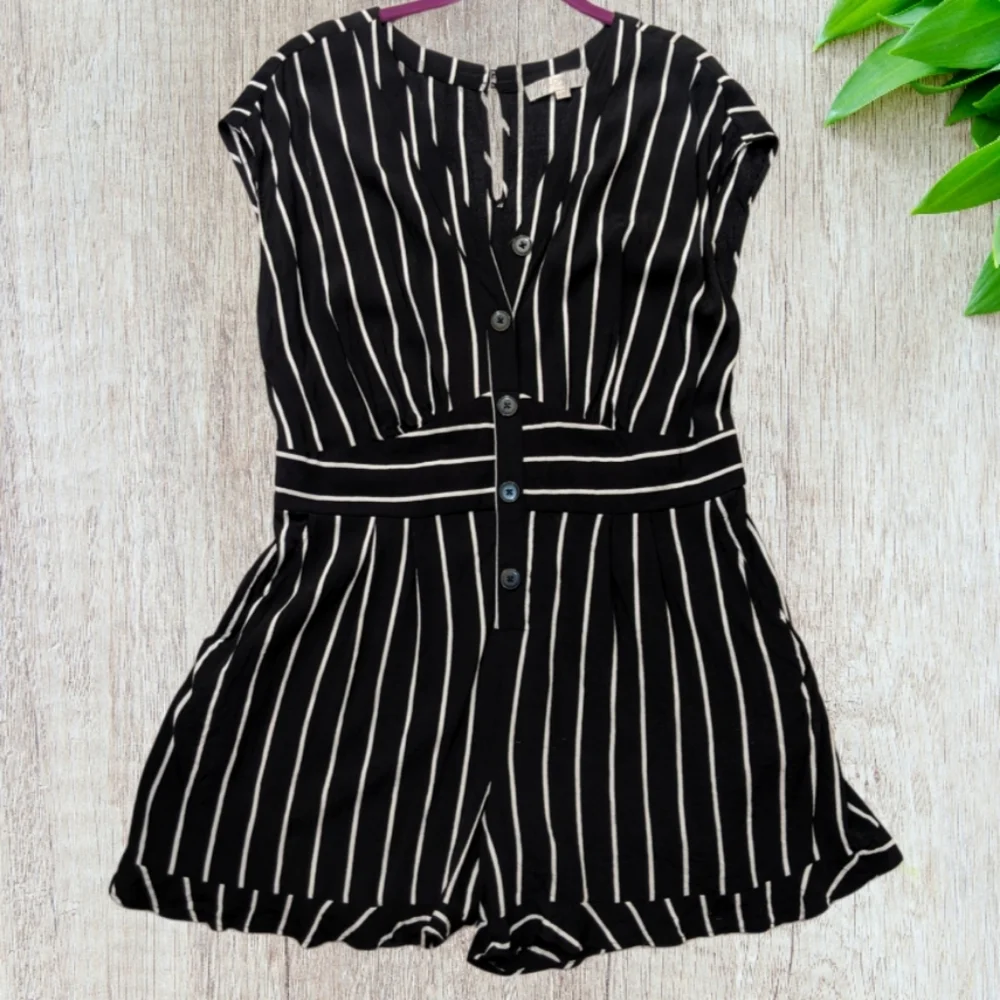 LOFT Black and White Striped Romper, Plus Size 18 GUC - Picture 1 of 6